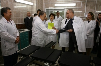 24 декабря  глава региона посетил торакальное хирургическое  отделение ГУЗ УОКБ.