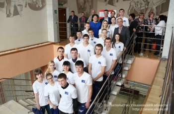 Врио Губернатора Сергей Морозов встретился со сборной, которая представит регион в полуфинале соревнований.