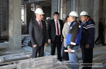 Врио Губернатора Сергей Морозов в ходе осмотра строящегося федерального перинатального центра