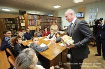 Губернатор Сергей Морозов на встрече с работниками учебных заведений региона