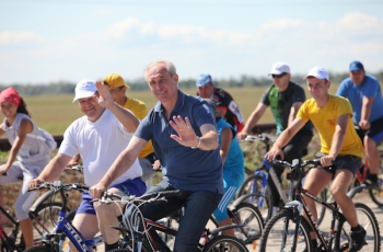 Губернатор Ульяновской области Сергей Морозов дал старт велопробегу