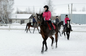 12 января в ходе рабочей поездки в Ульяновский район Губернатор посетил отдел конного спорта Дворца творчества детей и молодёжи Ульяновской области