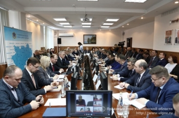 14 января под председательством Губернатора Сергея Морозова прошел совет по АПК и развитию сельских территорий.