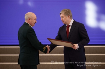 В день 80-летия Ульяновской области Алексей Русских вручил награды 36 жителям, добившимся наивысших результатов в различных отраслях