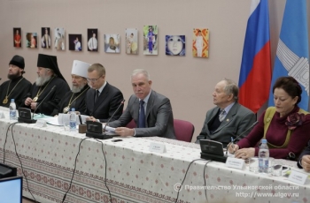 21 февраля Губернатор Сергей Морозов провел совместное заседание советов по межнациональным отношениям и взаимодействию с религиозными организациями. Заседание приурочено к Международному дню изучения родных языков.
