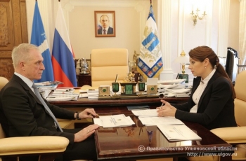 Губернатор Сергей Морозов провел рабочую встречу с уполномоченным по защите прав предпринимателей Екатериной Толчиной, на которой обсуждались итоги деятельности бизнес-омбудсмена за 2018 год.