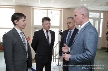 13 апреля Сергей Морозов посетил взрослую поликлинику №1 клинической больницы №172 ФМБА России и провёл совещание по вопросам вхождения Димитровграда в национальный проект «Здравоохранение».