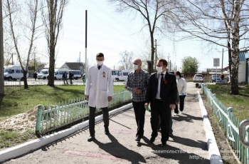 Губернатор Сергей Морозов проконтролировал организацию работы в Ульяновской районной больнице в условиях повышенной готовности и встретился с медицинскими работниками.