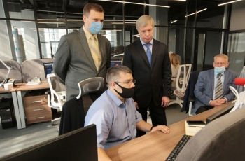 11 мая врио Губернатора Алексей Русских посетил Центр управления регионом, где ознакомился с системой работы по реагированию на обращения жителей.