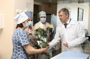 14 мая врио Губернатора  Алексей Русских посетил Ульяновскую областную детскую клиническую больницу, чтобы лично поздравить с праздником медсестер и вручить им награды.