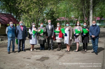 Сергей Морозов наградил медицинских работников Карсунской районной больницы за вклад в борьбу с коронавирусной инфекцией