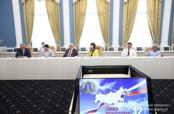 12 июня Губернатор Сергей Морозов встретился с президиумом Совета региона по межнациональным отношениям.