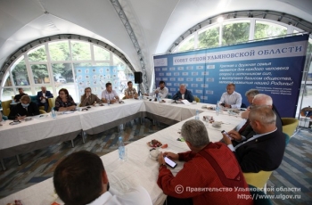 Губернатор Сергей Морозов 24 июня провел встречу с Советом отцов региона.