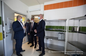 25 июня Губернатор Сергей Морозов посетил Клиническую станцию скорой помощи, где провел совещание по вопросам повышения качества и доступности оказания скорой помощи в регионе.
