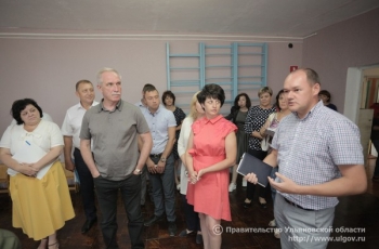 Глава региона Сергей Морозов проконтролировал качество выполненных ремонтных работ в здании дошкольной группы Радищевской СШ №2.