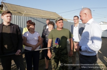 В ходе рабочей поездки в Старокулаткинский район 29 июля Губернатор Сергей Морозов встретился с семьей, получившей поддержку на развитие личного подсобного хозяйства.