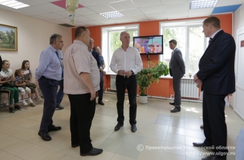 В ходе рабочей поездки в Николаевский район Сергей Морозов оценил качество проведенных ремонтных работ и поздравил коллектив и пациентов.