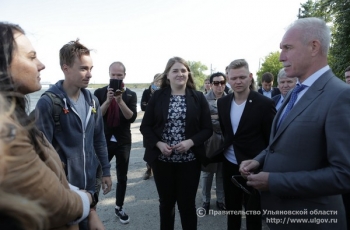 Губернатор Сергей Морозов на встрече с молодежными активистами по вопросу благоустройства прибрежных территорий Волги в региональном центре.