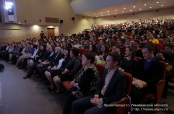 Накануне Дня профтехобразования Сергей Морозов вручил награды  студентам и педагогам