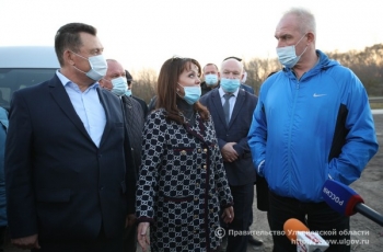 8 октября Губернатор Сергей Морозов ознакомился с ходом уборки сахарной свёклы в ООО «Новая жизнь» Цильнинского района.