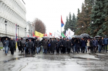 Около 10 тысяч жителей Ульяновской области приняли участие в праздничном шествии Дня народного единства