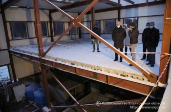 Возведение физкультурно-оздоровительного комплекса с плавательным бассейном в микрорайоне «Искра» проконтролировал Губернатор Сергей Морозов 11 ноября.