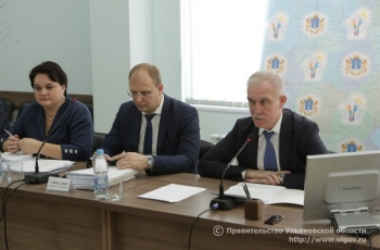 15 ноября Губернатор Сергей Морозов провел совместное заседание Совета по семейной и демографической политике, национальным проектам и Президиума Совета по реформам.