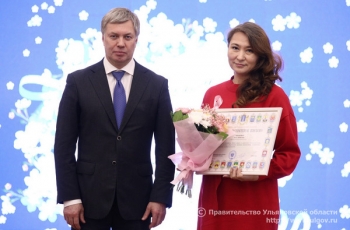 Алексей Русских поздравил жительниц Ульяновской области с Днём матери