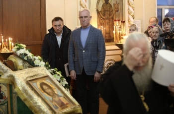 19 декабря во время рабочей поездки в Сурский район Губернатор посетил праздничное богослужение в Свято-Никольском храме в п. Сурское.