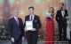 Сергей Морозов наградил победителей конкурса «Семейные трудовые династии»