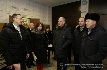 25 декабря глава региона осмотрел здание Подкуровского культурно-досугового центра в ходе рабочей поездки в Тереньгульский район.