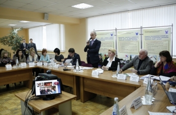 Губернатор Сергей Морозов провёл традиционную встречу с родителями детей, больных ДЦП.