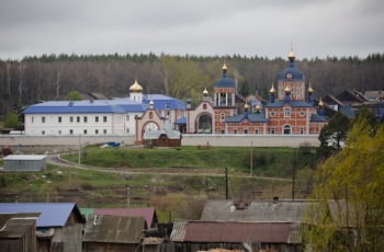 Губернатор Ульяновской области Сергей Морозов поздравил братию Жадовского мужского монастыря с 300-летием со дня образования обители