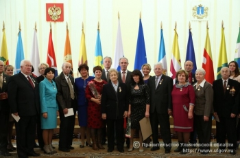 Губернатор Сергей Морозов наградил заслуженных жителей Ульяновской области знаками отличия