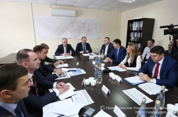 Губернатор Сергей Морозов посетил строительную площадку ФВЦМР, где провел совещание по подготовке инфраструктуры города к открытию центра.