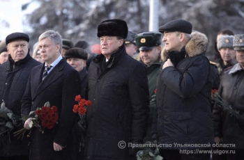 В День неизвестного солдата Алексей Русских возложил цветы в память о погибших воинах 