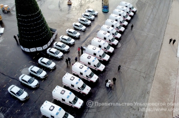 Алексей Русских вручил главным врачам районных больниц Ульяновской области ключи от 27 автомобилей для оказания медицинской помощи