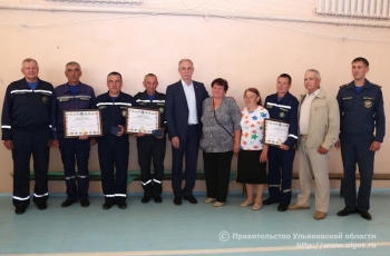 Губернатор Сергей Морозов наградил сотрудников 85-й пожарной части Мелекесского района Ульяновской области