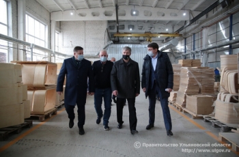 Алексей Русских ознакомился с производством мебельной фабрики в Кузоватовском районе Ульяновской области