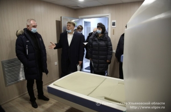 2 декабря Губернатор Сергей Морозов осмотрел ход реализации проектов, направленных на повышение помощи онкологическим пациентам, а также снижение смертности населения от злокачественных новообразований.