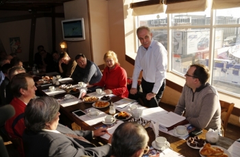 Губернатор Ульяновской области Сергей Морозов встретился с болельщиками хоккейного клуба «Волга»