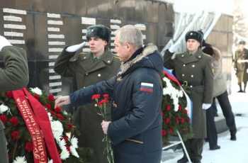 15 февраля глава региона принял участие в митинге-реквиеме, посвященном Дню памяти о россиянах, исполнявших служебный долг за пределами Отечества.